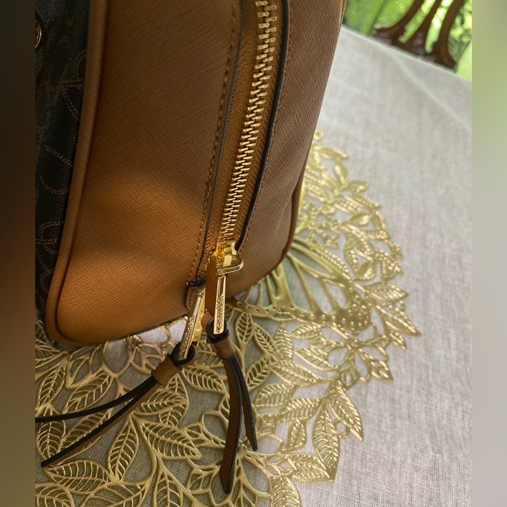 ❤️🥰❤️Calvin Klein Brown & Gold Monogram Shoulder Crossbody Purse W/ CK Charms - Picture 3 of 14